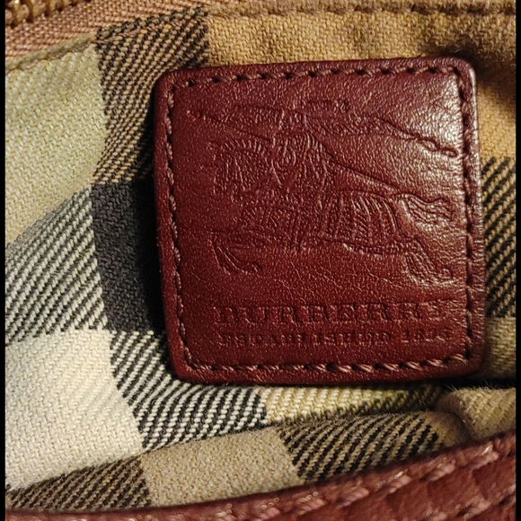 ♥️BURBERRY LEATHER PURSE!! - Picture 5 of 12